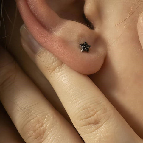 White gold Star earrings with 18K black zircons
