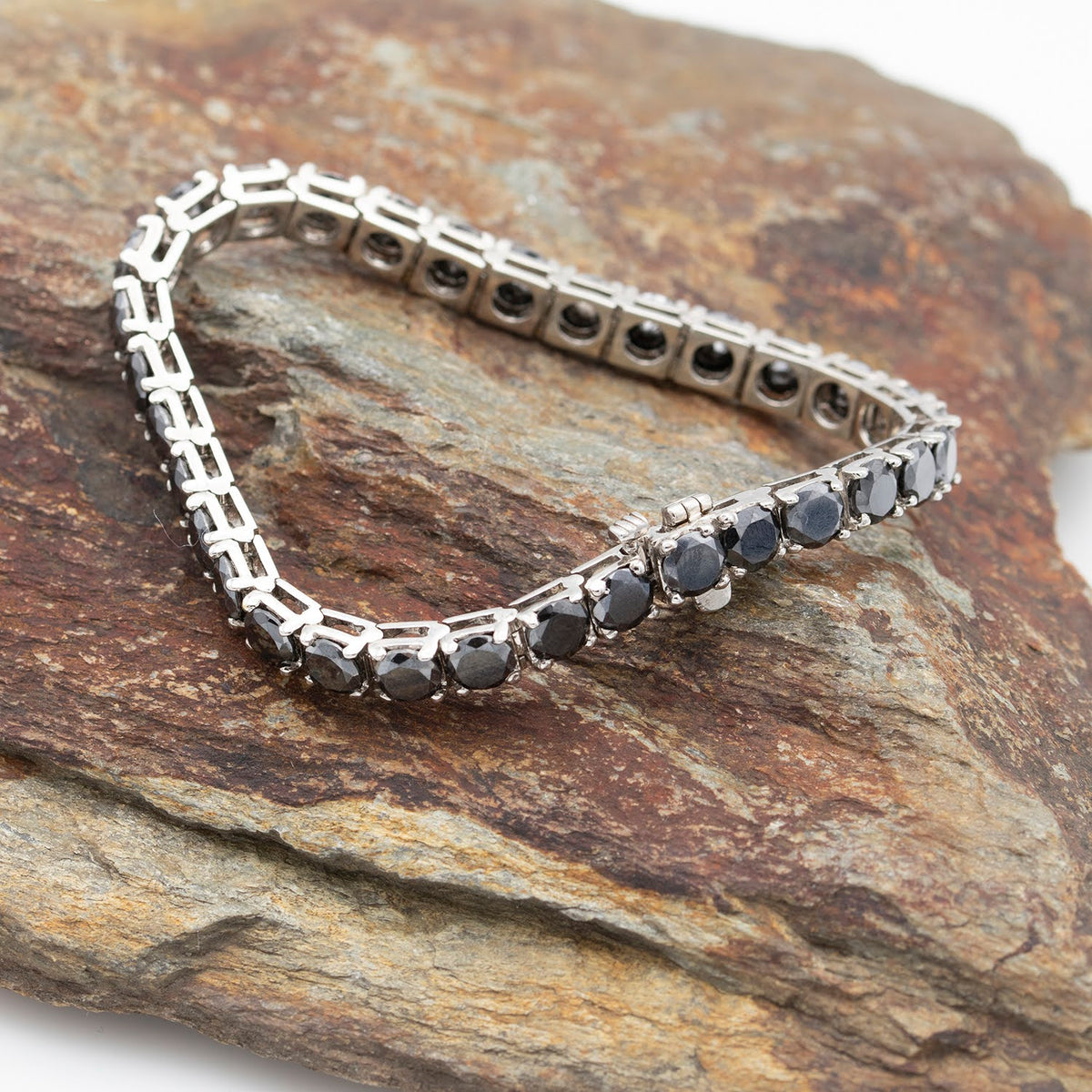 Tennis bracelet with 1.50ct black diamonds in 18K gold