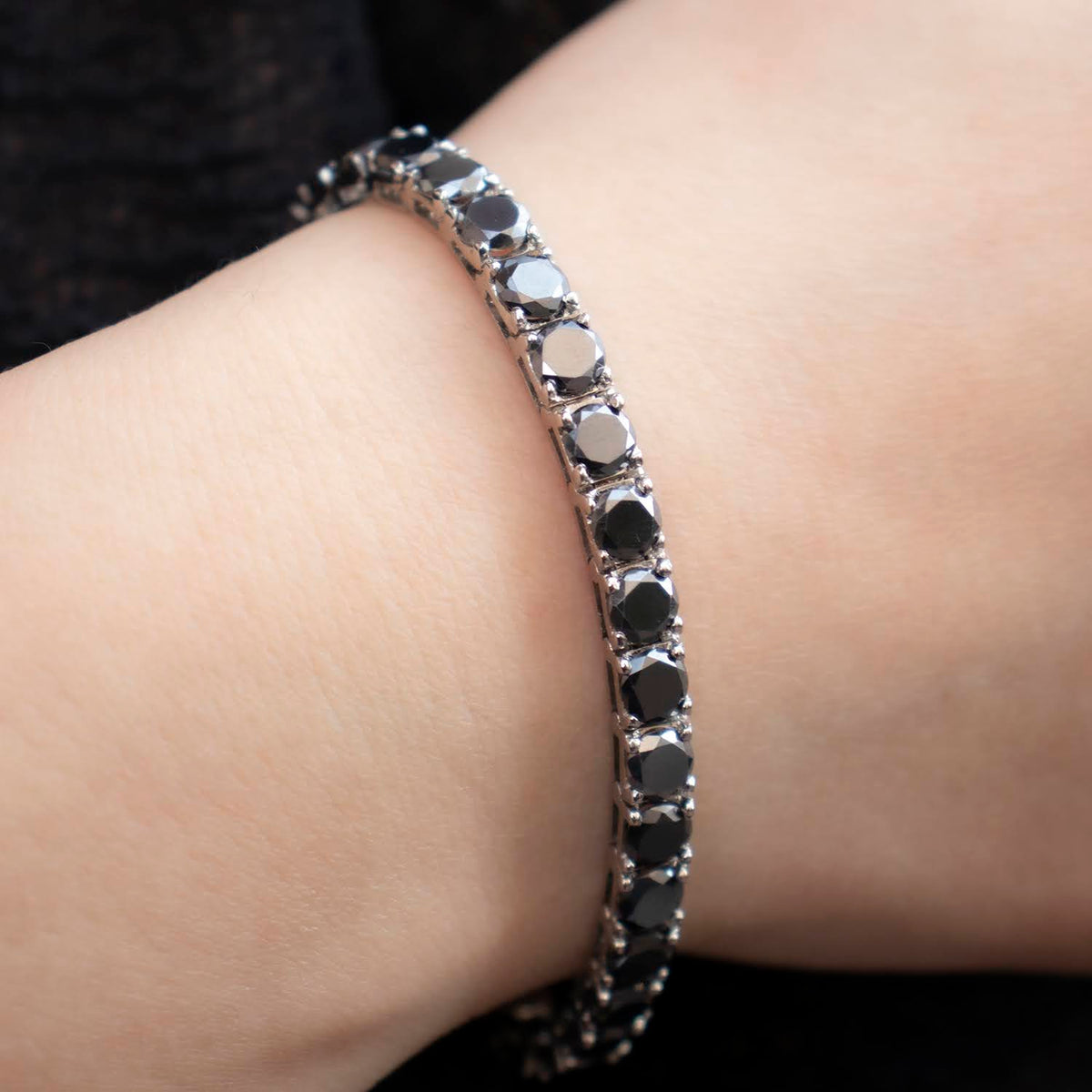 Bratara tennis cu diamante negre 16.00ct din aur 18K