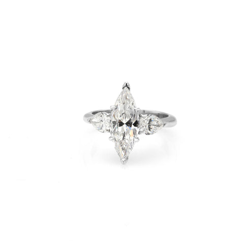 Chantilly | Inel cu Diamant Marchiza 3.00ct si Diamante Laterale 0.63ct, aur alb 18k