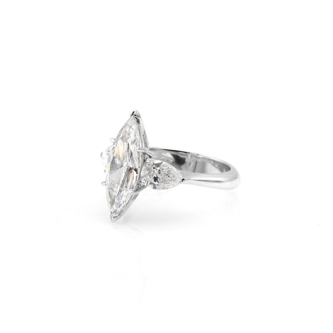 Chantilly | Inel cu Diamant Marchiza 3.00ct si Diamante Laterale 0.63ct, aur alb 18k