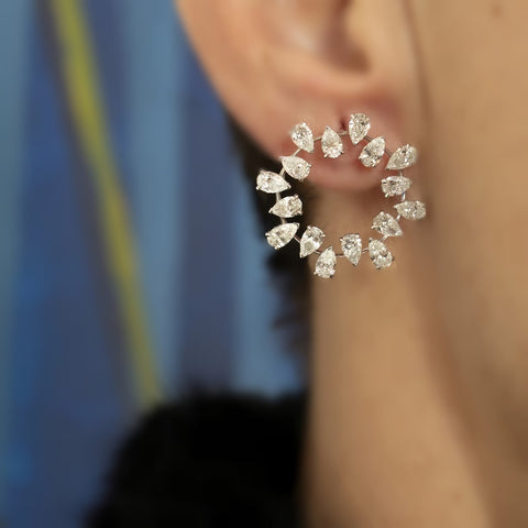 Cercei Floare cu 16 diamante Pear Cut albe 5.99ct din aur alb de 18k