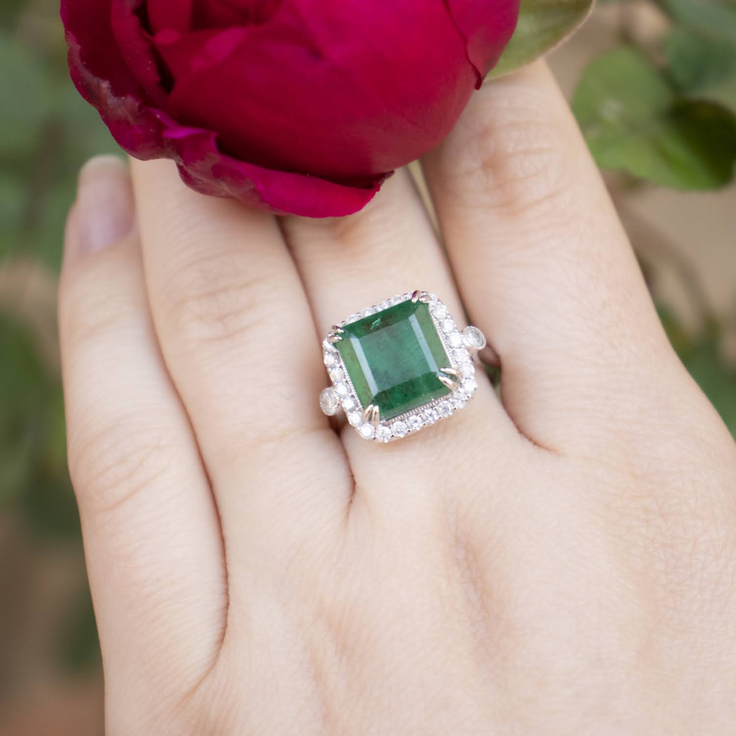 Inel de smarald pătrat de 5,90 ct și diamante de 0,57 ct – Colecția Londra