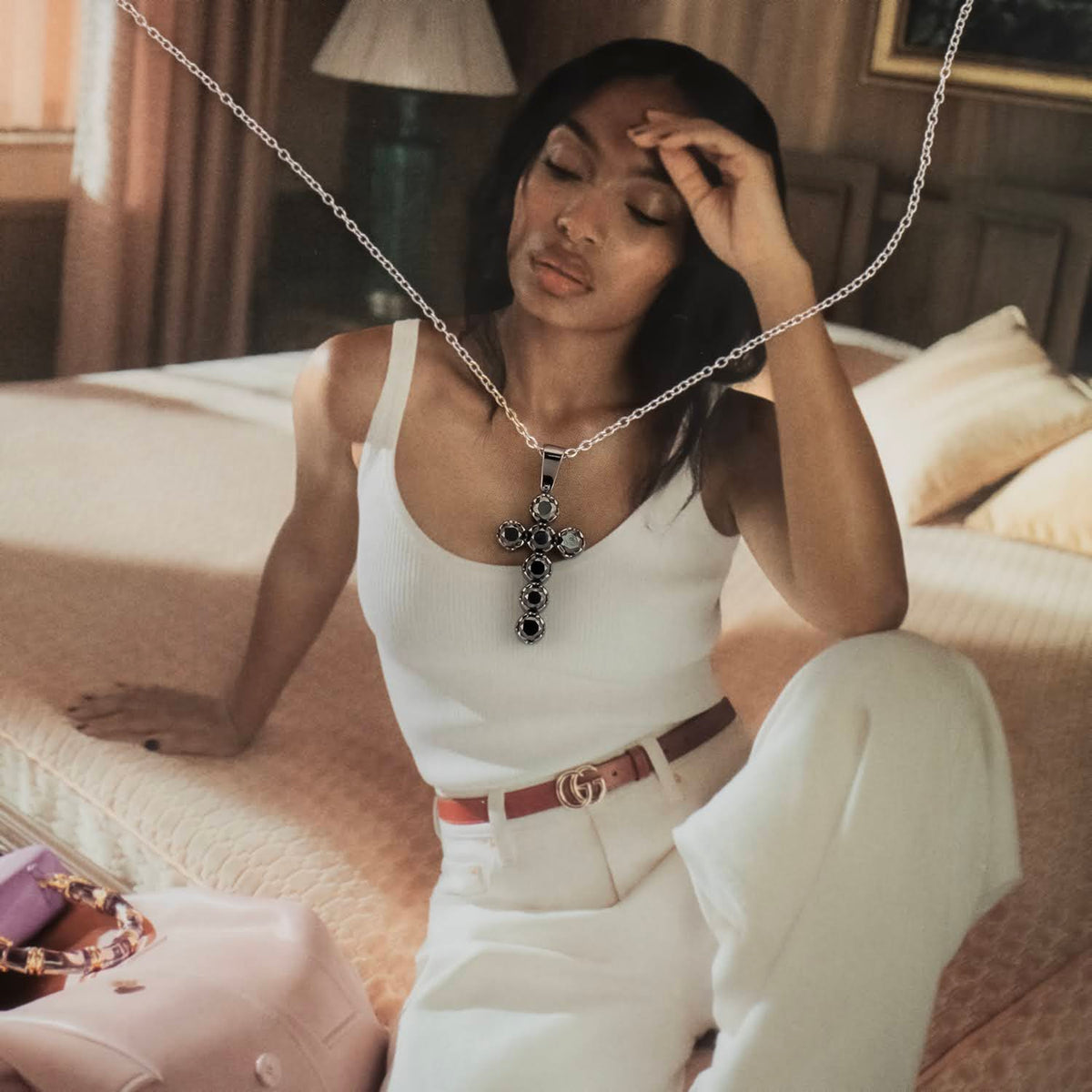 Pandant Cruce din aur alb de 18k rodiat cu 7 diamante negre 0.91ct