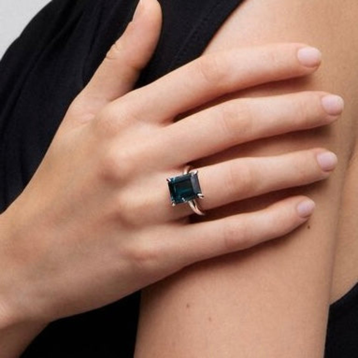 Inel cu Topaz London Blue 2.95ct din aur alb de 14K