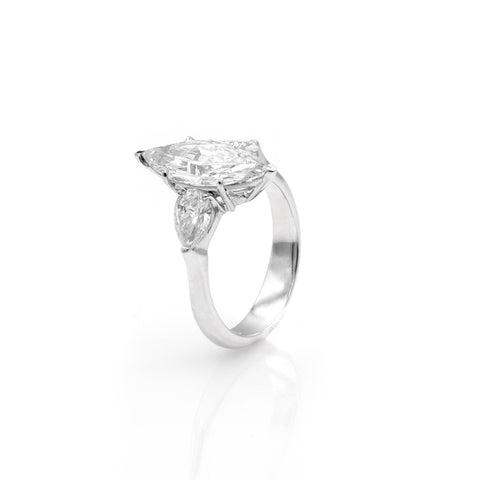 Chantilly | Inel cu Diamant Marchiza 3.00ct si Diamante Laterale 0.63ct, aur alb 18k