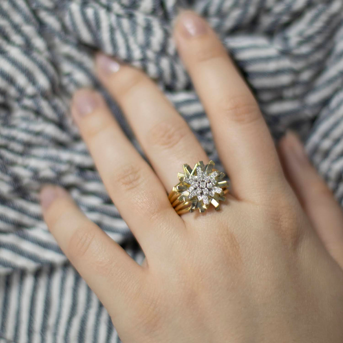 Inel Floare cu diamante 0.33ct din aur galben 18k