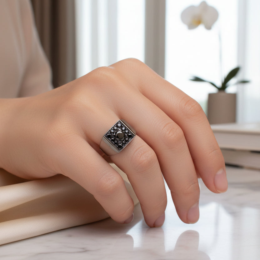 Inel signet cu diamante negre 1.38 ct din aur alb rodiat de 18k
