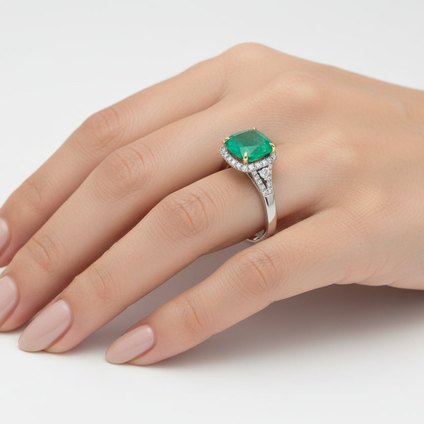 Inel cu smarald cushion cut de 2.03ct si diamante 0.40ct din aur galben si alb 18k