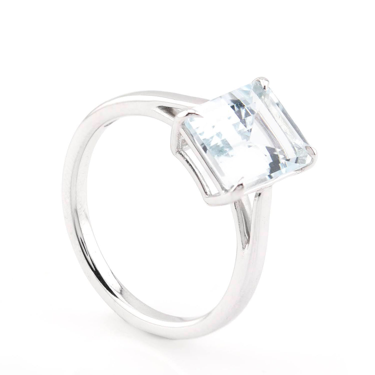 18K white gold engagement ring with 0.50ct diamonds