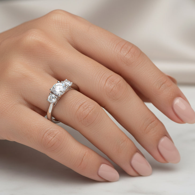 Inel de logodna cu 3 diamante 0.90ct din aur alb de 18K