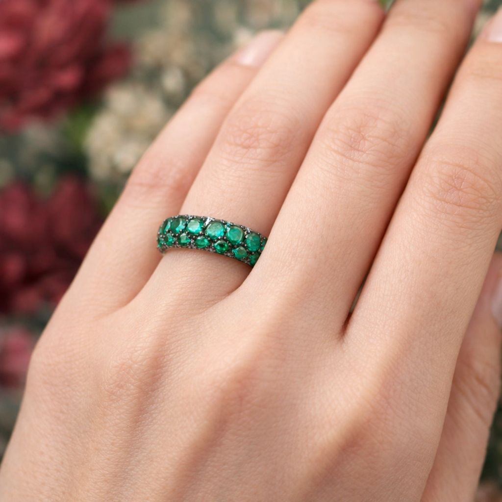 Inel pave 4.50ct smaralde din aur alb 18k