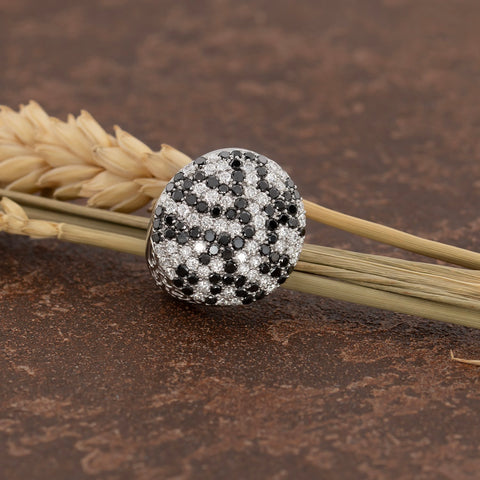 Inel cu diamante albe si negre 1.95ct din aur alb de 18k