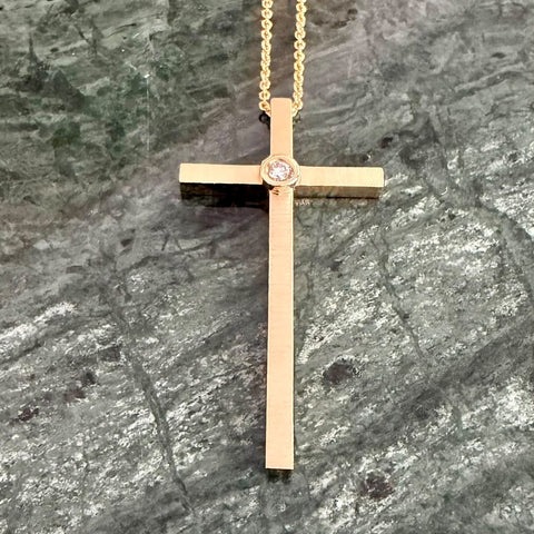 18k yellow gold 3D Star pendant chain with 1.25mm diamonds