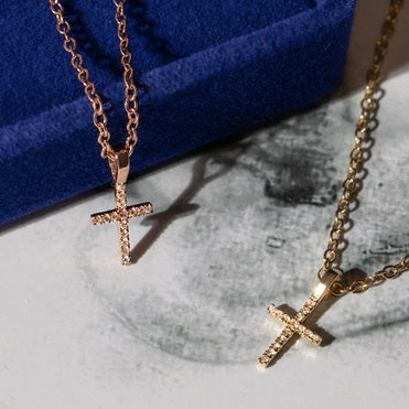 Lantisor Cruciulita cu diamante din aur galben de 18k