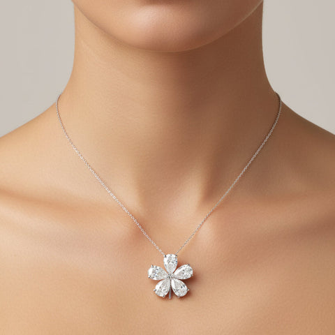 Lantisor Floare cu 5 diamante Pear Cut albe 0.90ct din aur de 18k