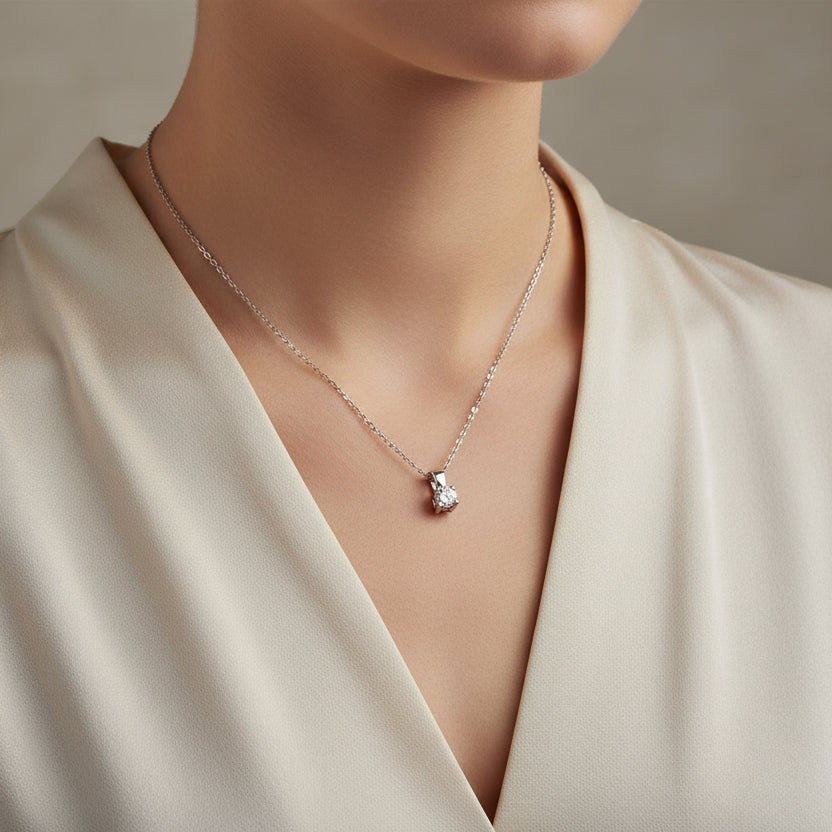 Lantisor cu diamant solitaire 0.08ct din aur alb de 18k