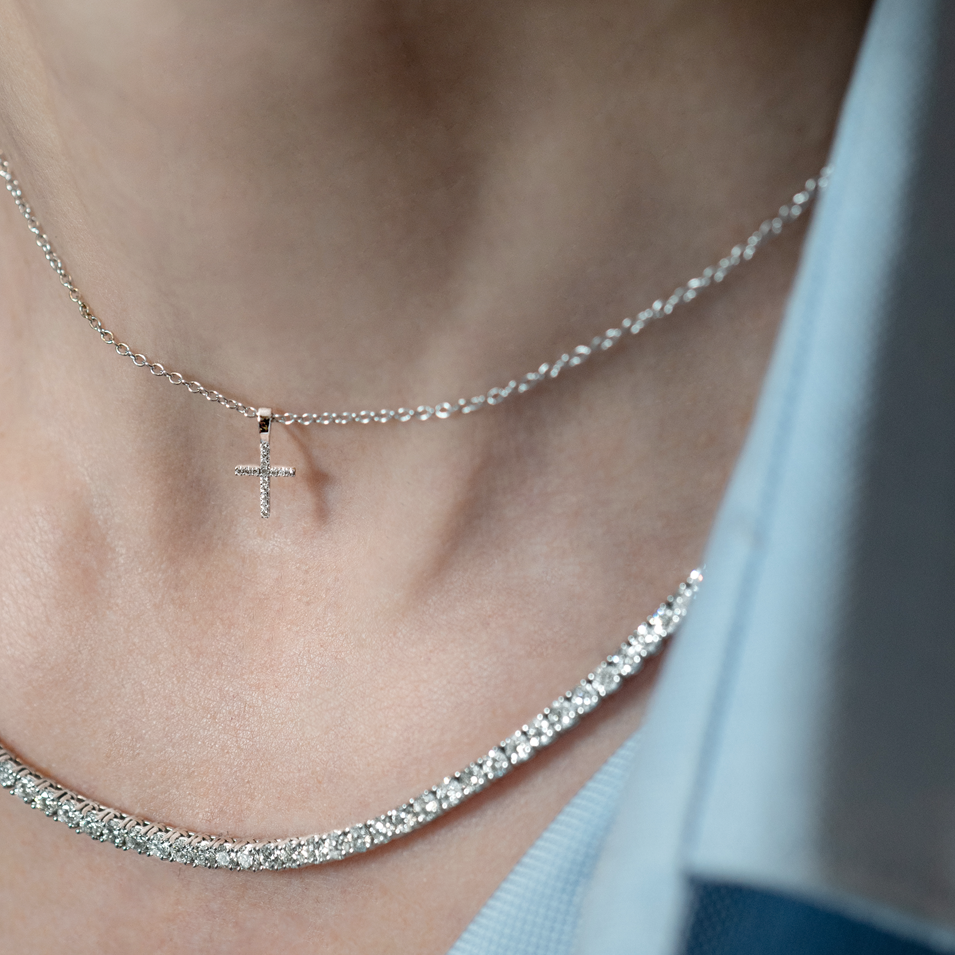 18k yellow gold 3D Star pendant chain with 1.25mm diamonds