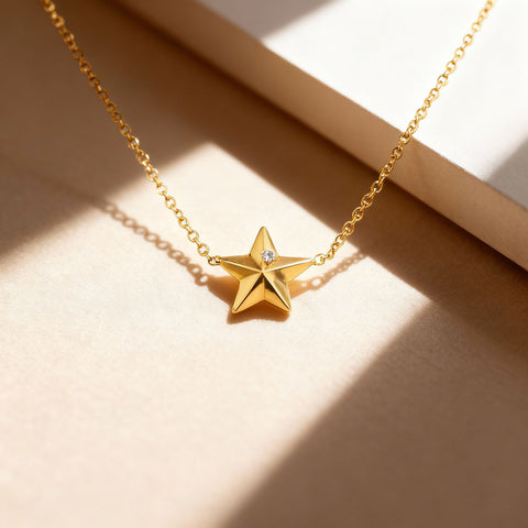 Lantisor din aur galben de 18k cu Steluta 3D si cu 2 diamante