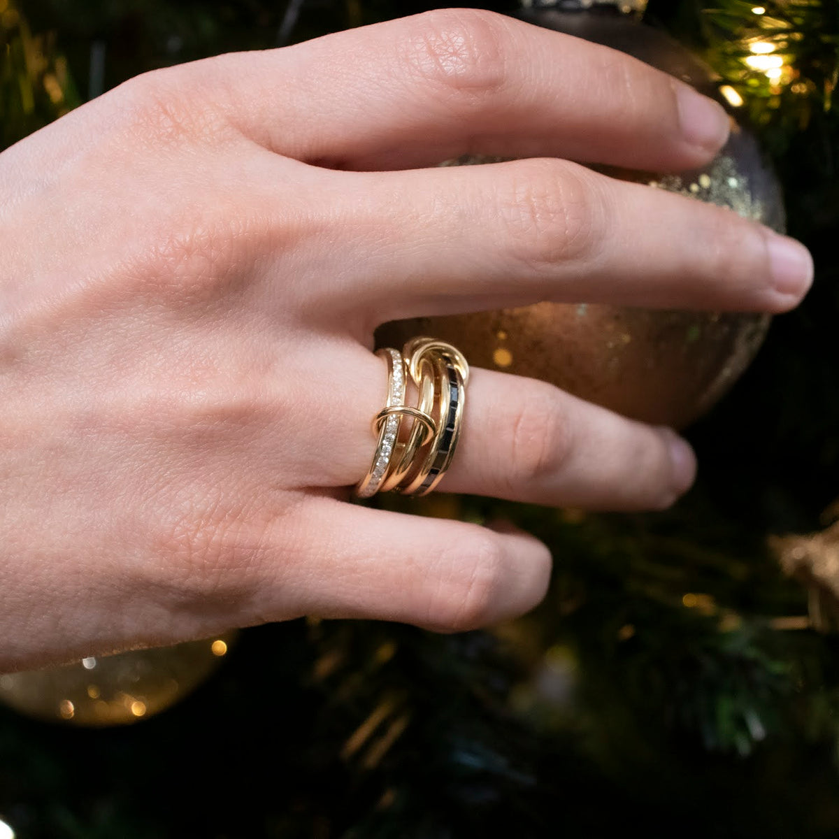 Inel Eternity cu diamante baguette negre 1.25ct din aur galben de 18k