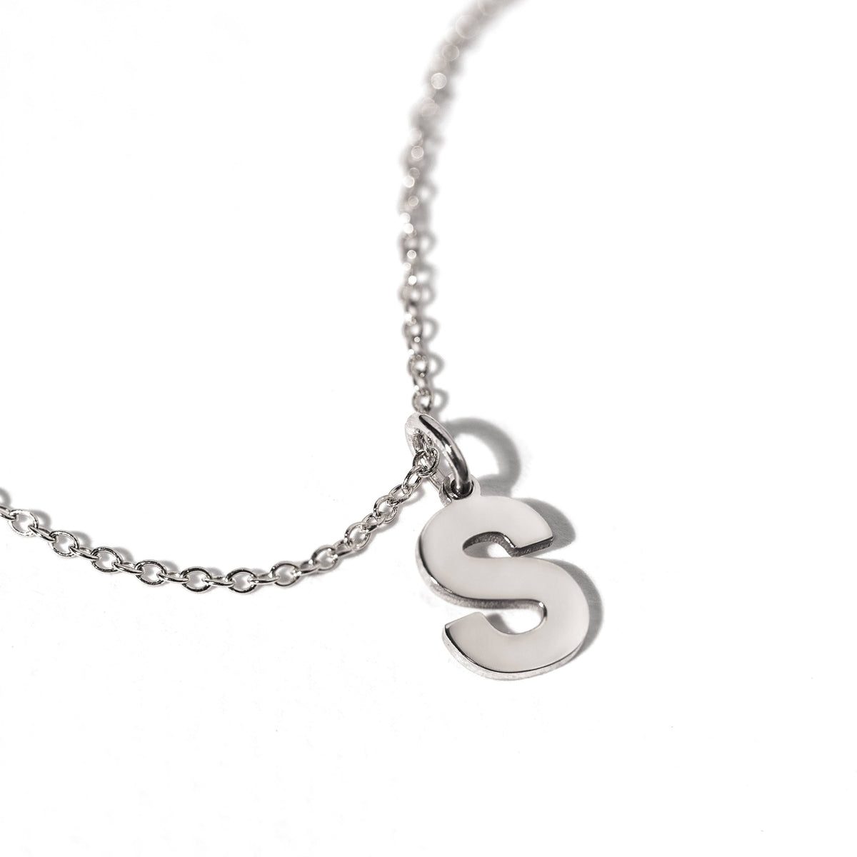 Pandant Litera S aur alb 14K