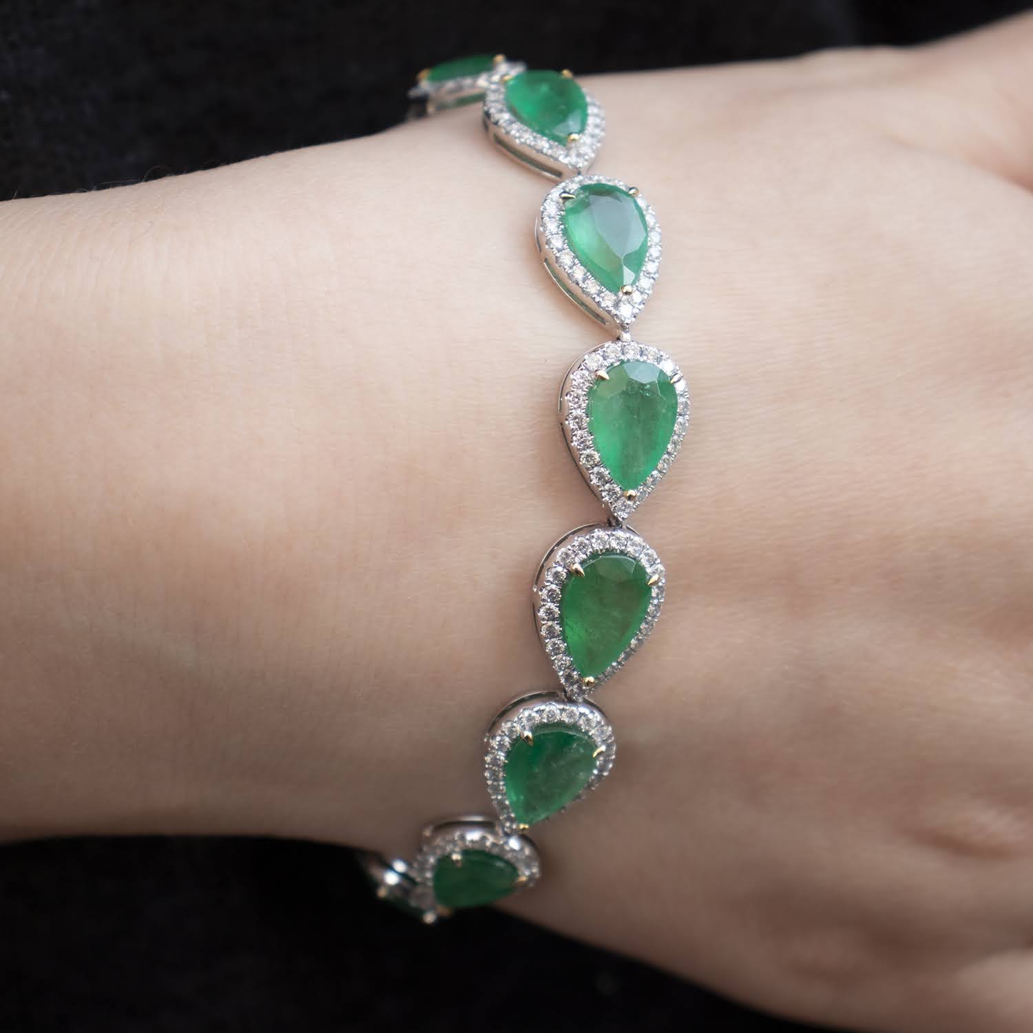 Pear Cut Emerald 18.55ct & Diamonds 2.96ct Bracelet – London Collection