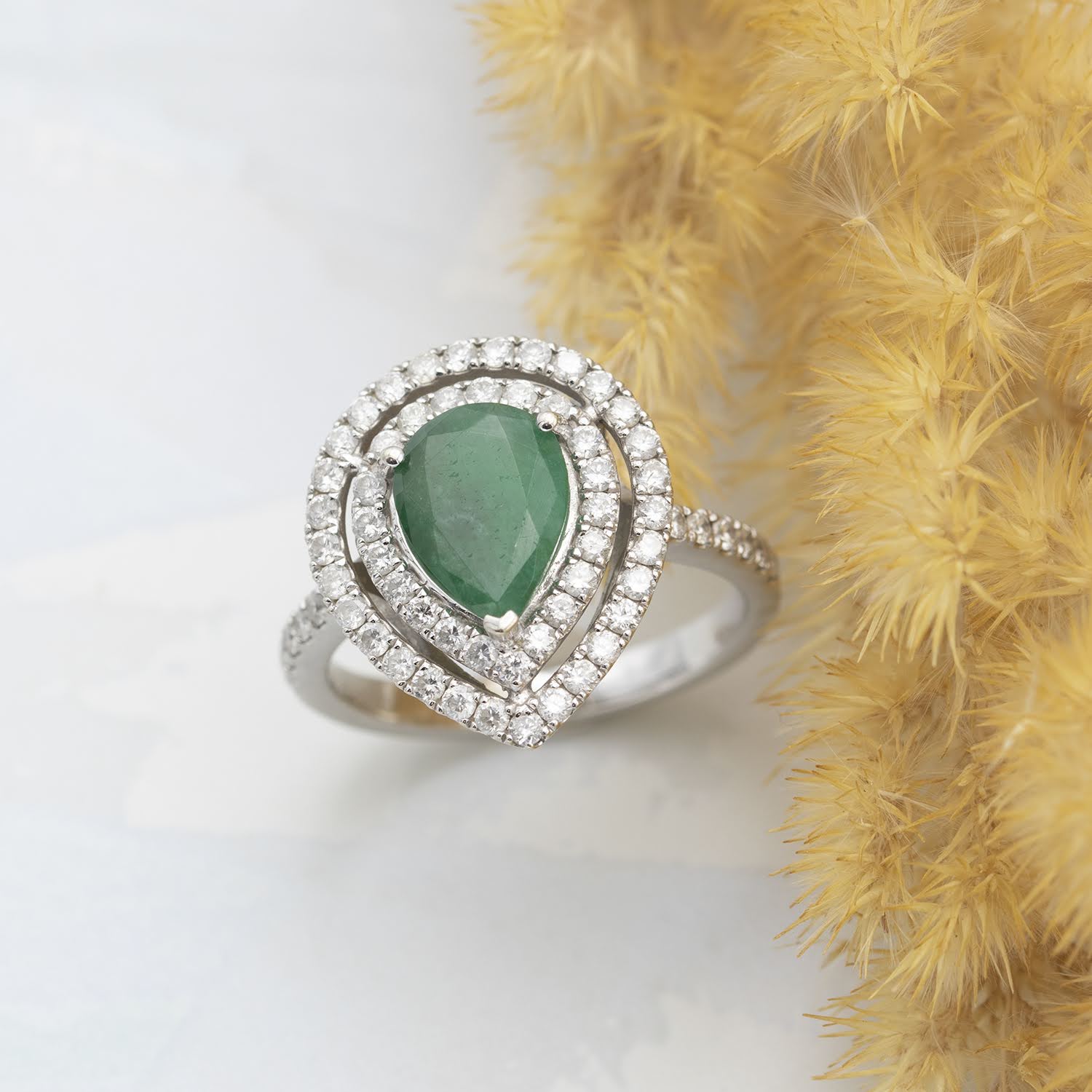 Pear Emerald 1.33ct and Diamonds 0.69ct Ring – London Collection