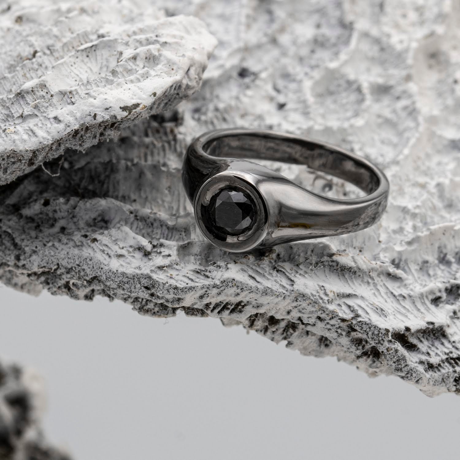 Round Black Diamond 0.53ct Ring – New York Collection