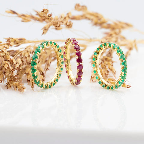 Set inele Eternity cu rubine si smaralde de 18k