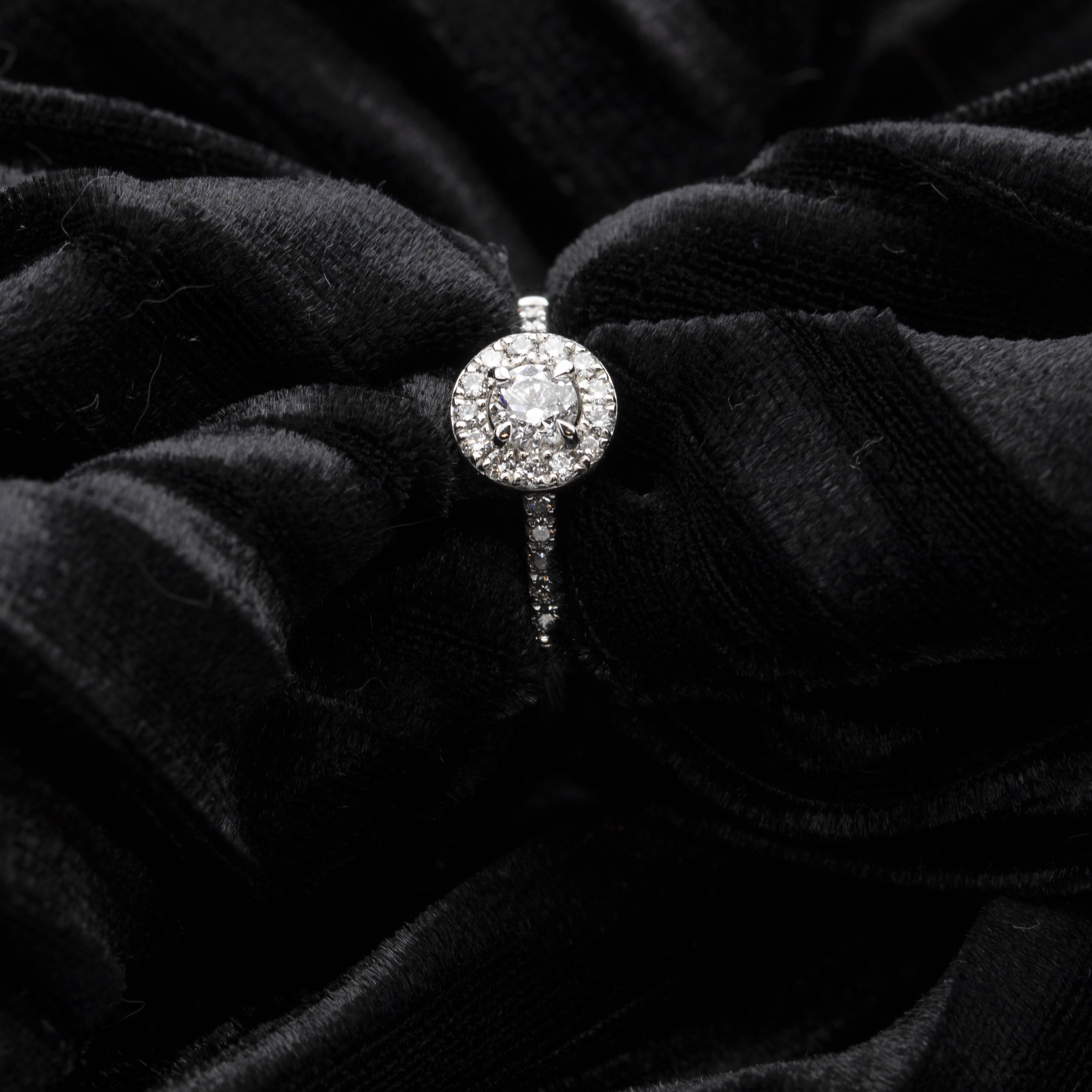 Inel Solitaire cu diamant rotund de 0,37 ct – Colecția Milan