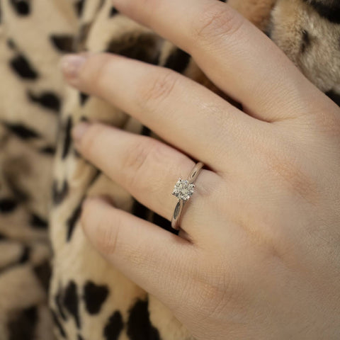 Inel de logodna solitaire cu diamant 0.50ct din aur alb de 18K