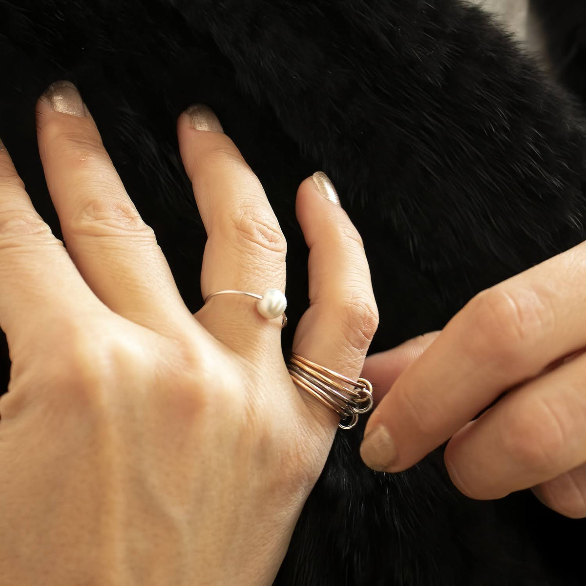 Inel cu perlă gri mov de cultura din aur galben 14K