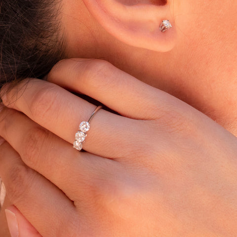 Inel de logodna cu 3 diamante 0.90ct din aur alb de 18K